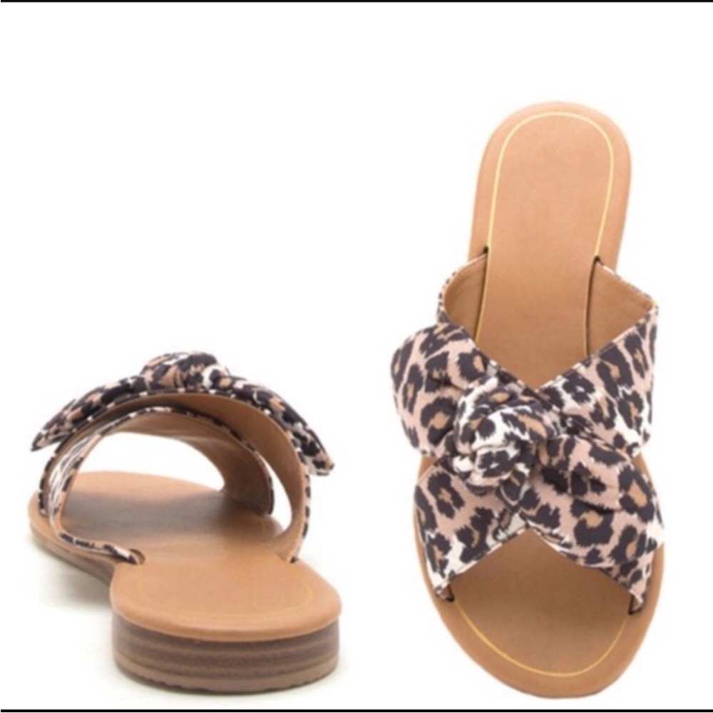 Leopard print slides with bow - box included - Size 6 EUC
